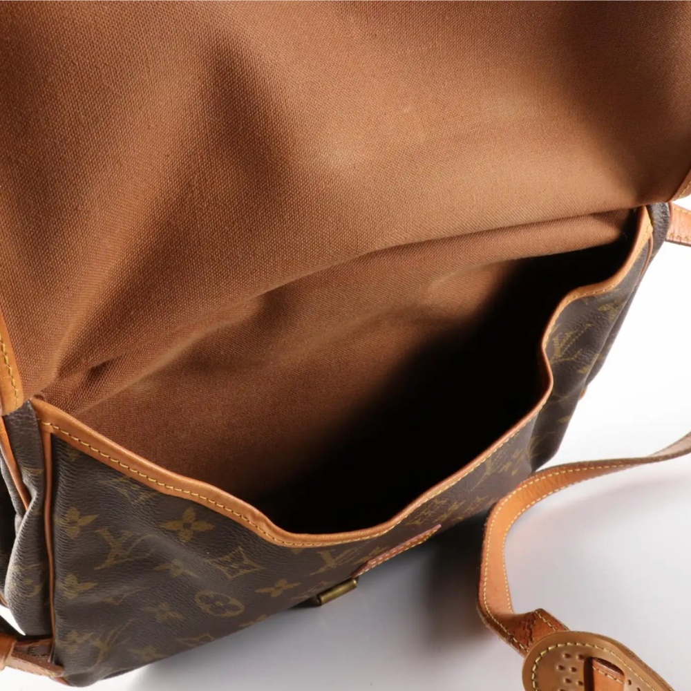 Louis Vuitton Saumur 30 in Monogram Canvas and Vachetta Leather - Picture 6 of 7